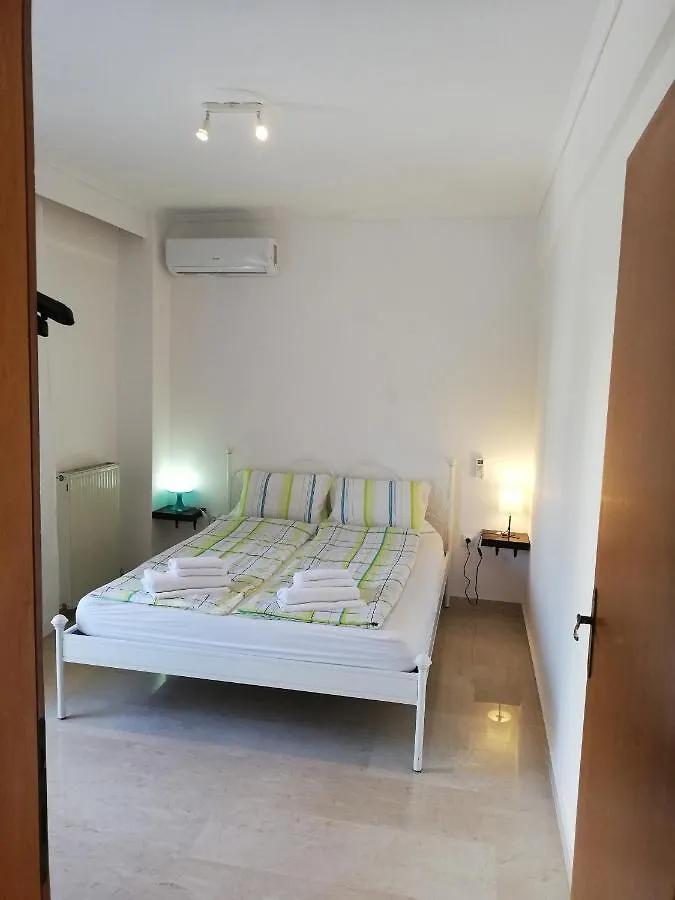 Apartment By The Sea, Peraia