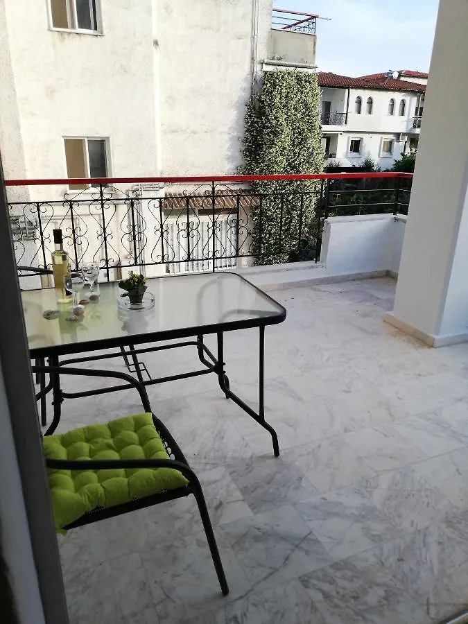 Apartment By The Sea, Peraia