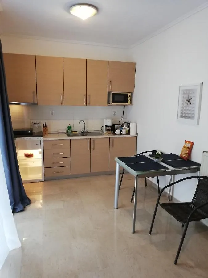 Apartment By The Sea, Peraia