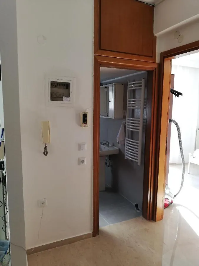 Apartment By The Sea, Peraia