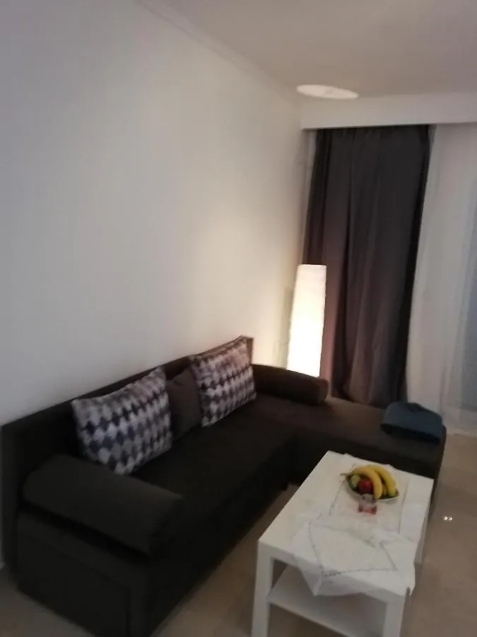 Apartment By The Sea, Peraia
