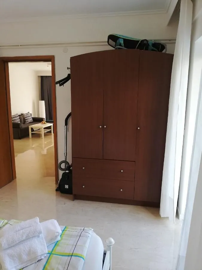 Apartment By The Sea, Peraia