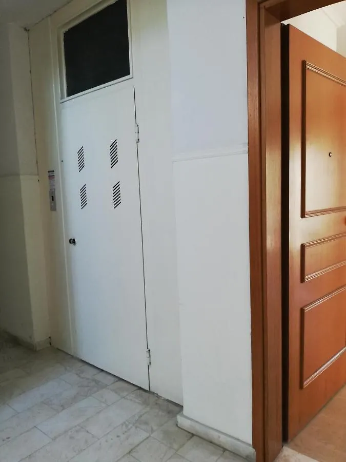 Apartment By The Sea, Peraia